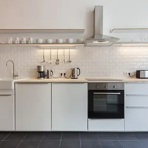 https://helle-designer-wohnung.find-berlin-hotels.com
